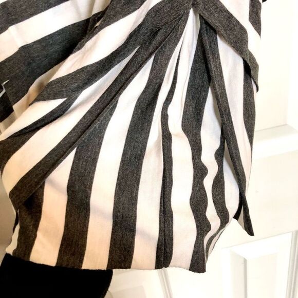 MYSTREE - NWT - L Sz M Raw Edge Striped Sleeveless Top/Dark Grey & White. CUTE! - Picture 11 of 16